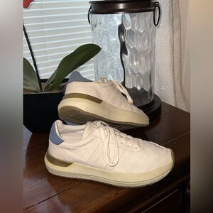 Gola Women's Cream and Gold Sneakers